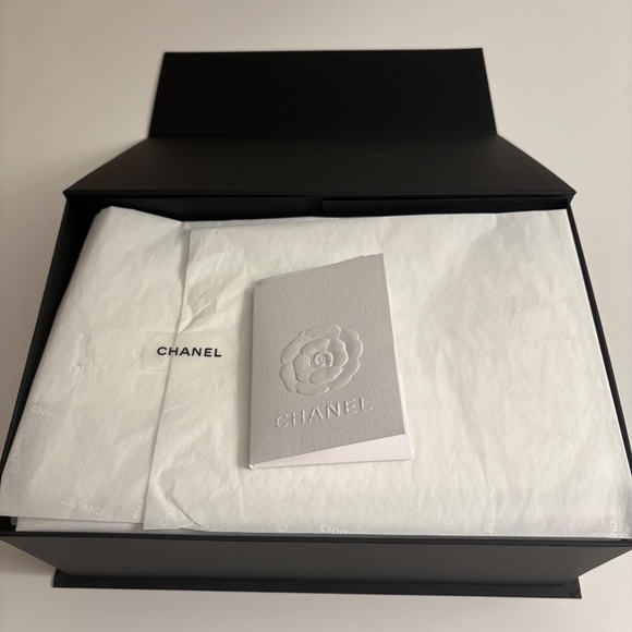 Chanel Boy - Original Medium in Grey and Gold hardware - Picture 15 of 16